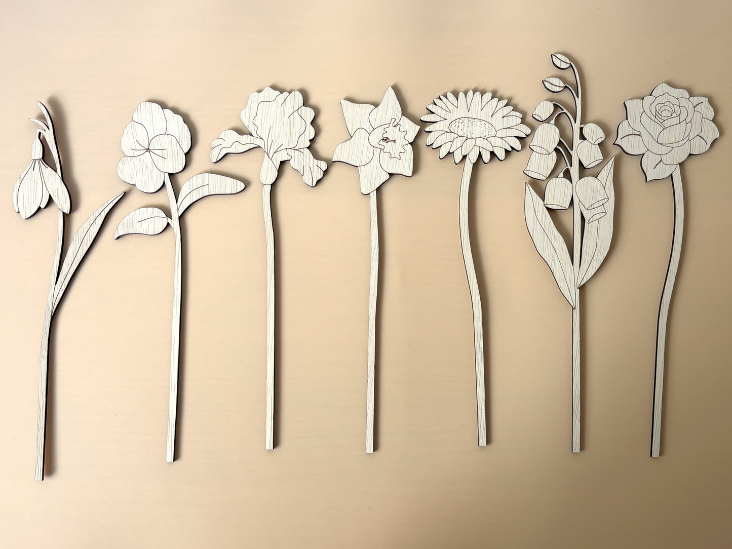 Decoratieve geboortebloem van hout - Flint&Fonkel