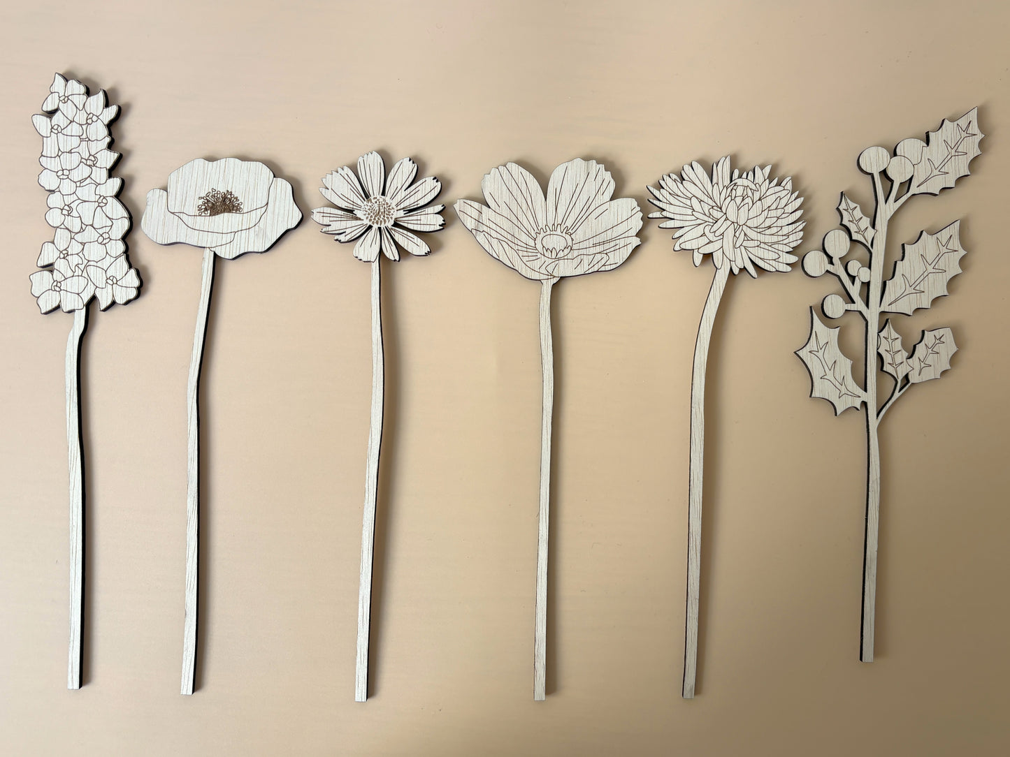 Decoratieve geboortebloem van hout - Flint&Fonkel