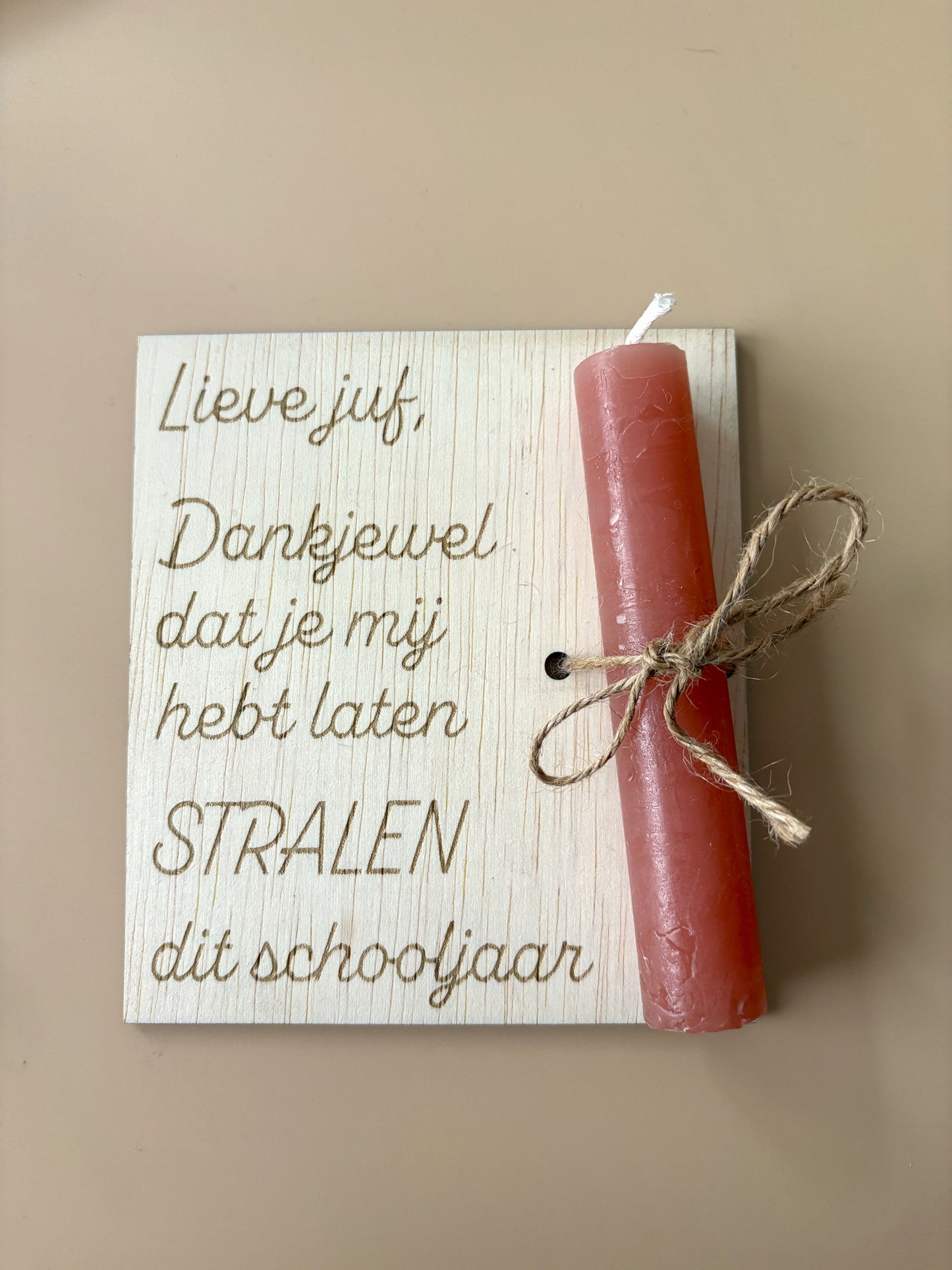 Kaars op houten kaart