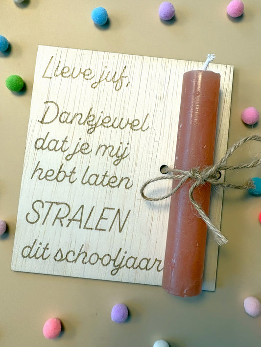Kaars op houten kaart