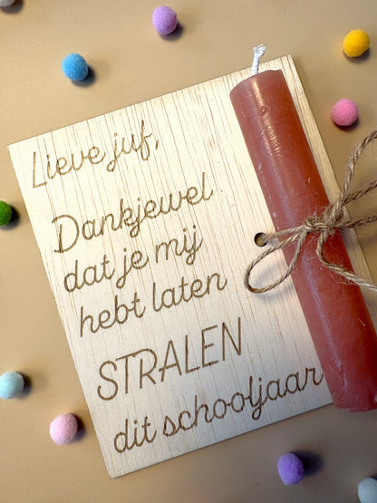 Kaars op houten kaart